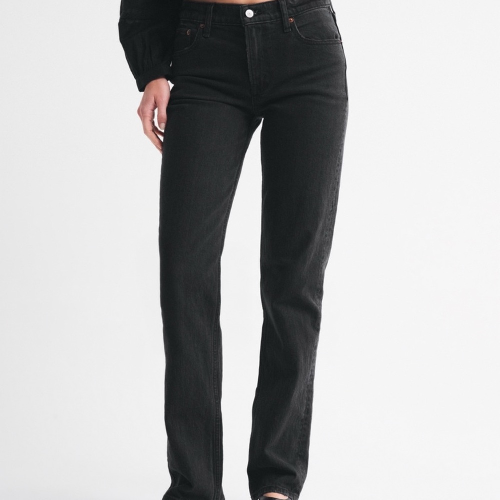 Mid Rise 90s Straight Jean